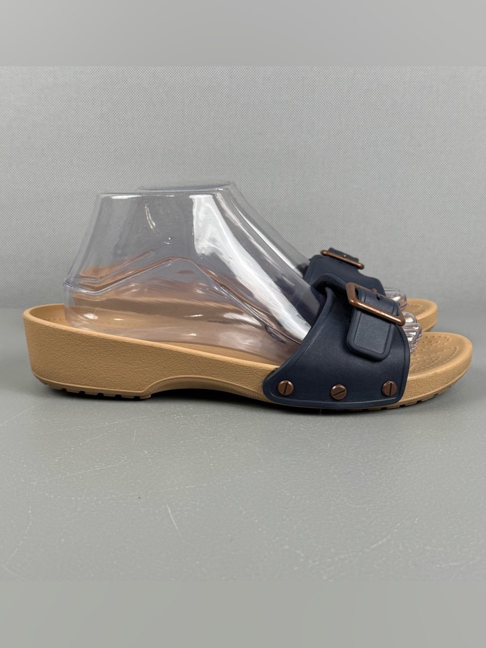 Crocs Sarah Sandals Women 10 Navy Blue Gold Buckle Slip On Comfort Slides 203054